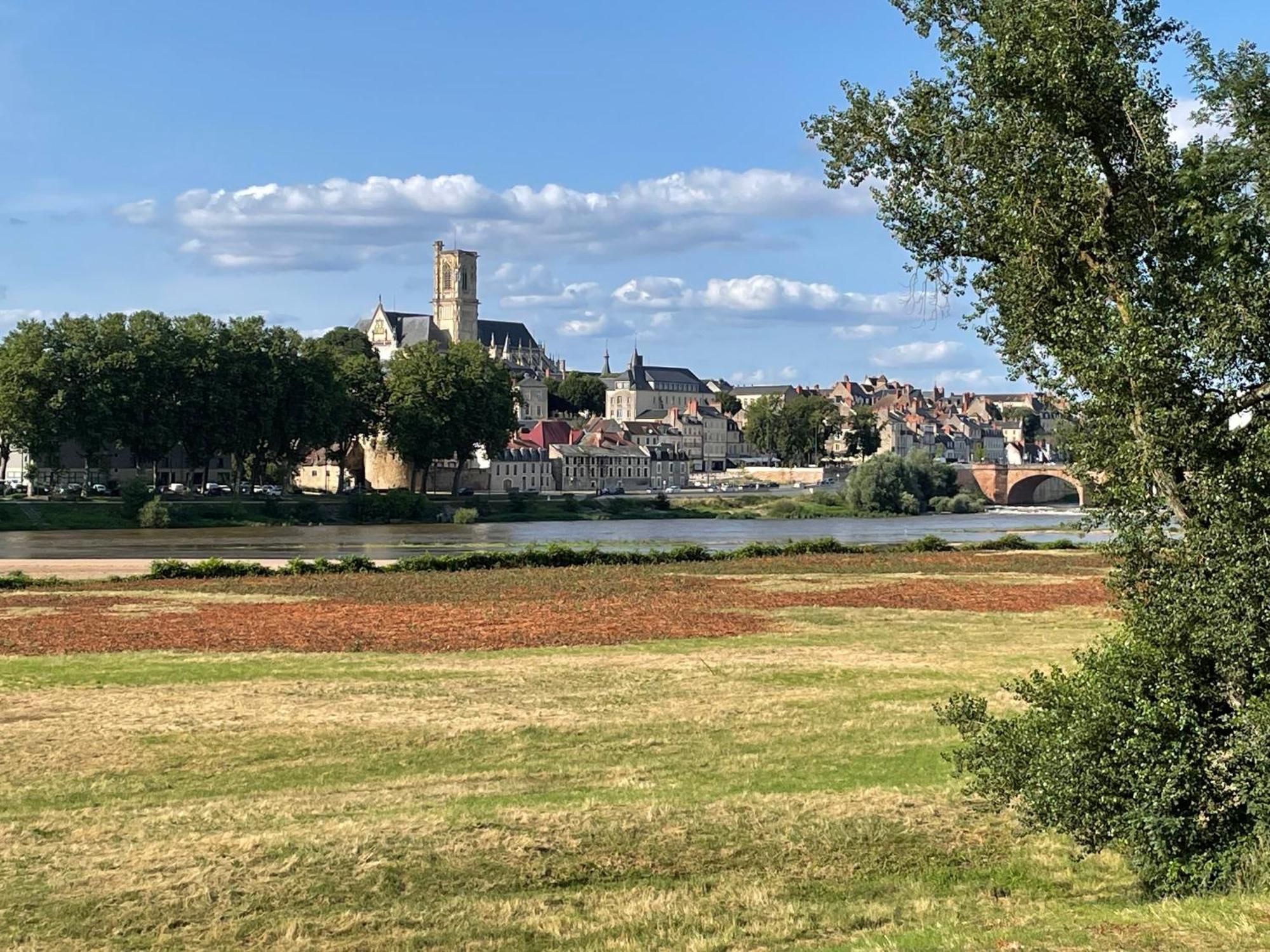 Hotel Des Ducs Nevers Eksteriør bilde